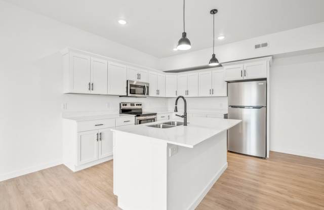 Brand New Condo 3bd 2.5 ba for RENT!! Gallery 3