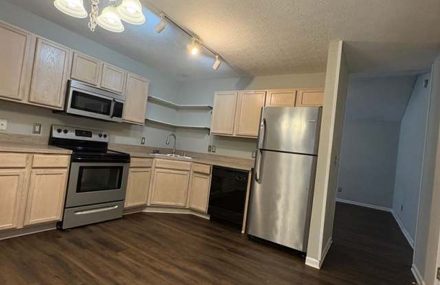 Spacious 3 Bed 2 Bath Home With Garage!! photos photos