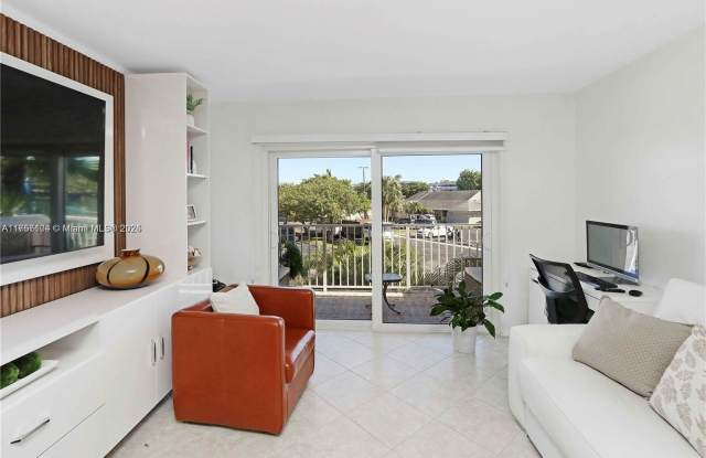 7560 SW 82nd St photos photos