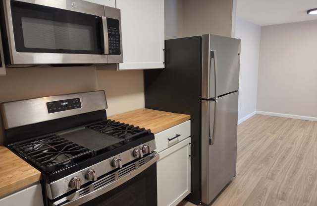 136 Mammoth Road - 136 Mammoth Road, South Hooksett, NH 03106