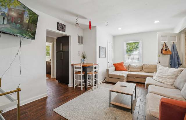 4604 Calvert Road Gallery 2