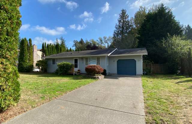 MOVE IN BEFORE 9/30  GET 1/2 OFF A FULL MONTH RENT 2 Bed 1 Bath home with one car garage! photos photos