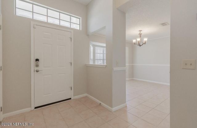 1784 W CHANDELIER Circle Gallery 4