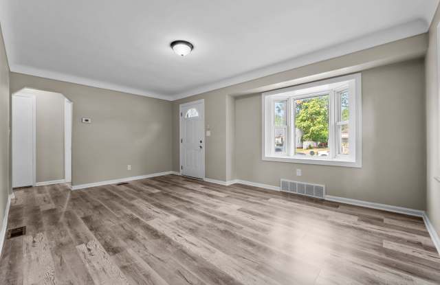 28526 Brentwood St Gallery 3
