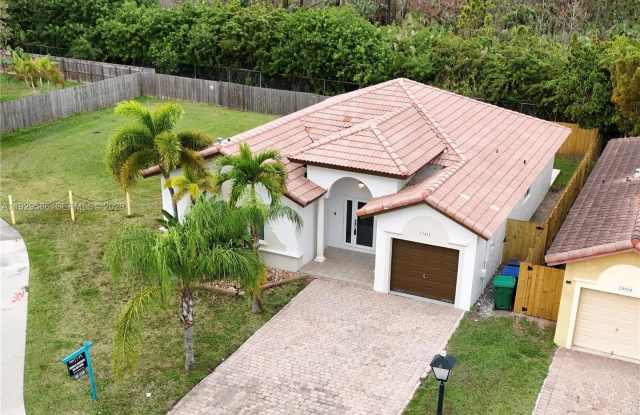 13424 SW 122nd Ave photos photos