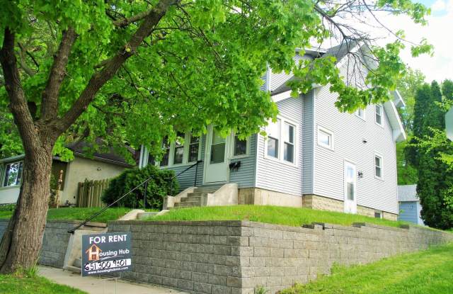 Charming 3 Bedroom Home Near West St. Paul!! - 266 Belvidere Street East, St. Paul, MN 55107