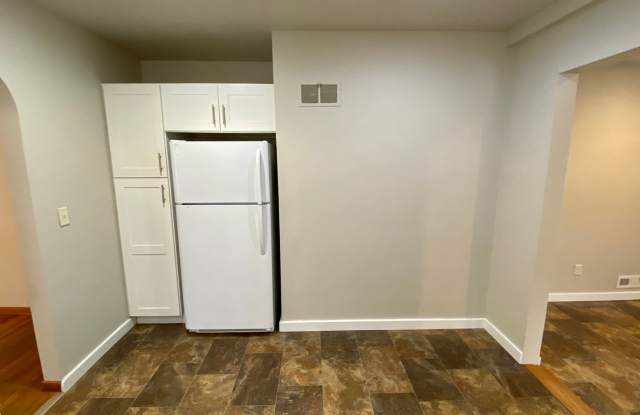 Spacious 4 bed 2 bath ranch home with two family rooms! Gallery 4