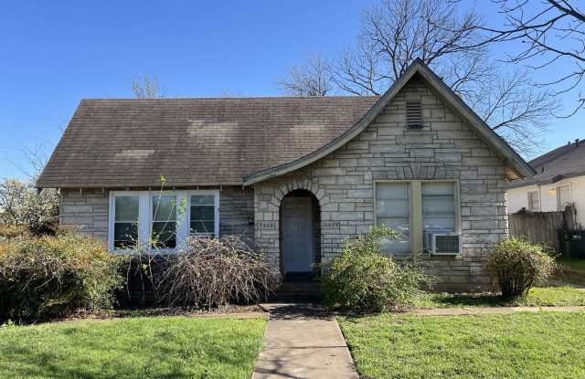 2402 Proctor Avenue photos photos