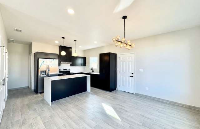 2103 Selena St photos photos