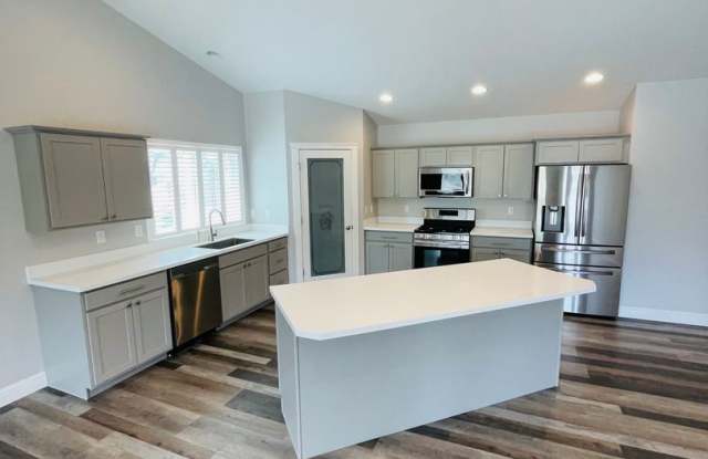 Entertainers delight, 3bdrm 2.5 bath home with garage and fenced yatd photos photos