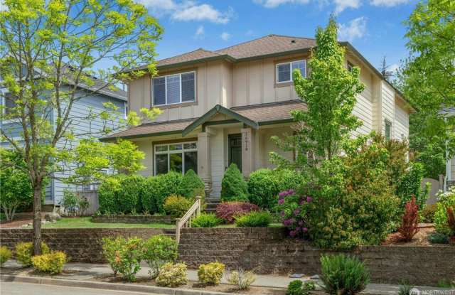Beautiful 4-Bedroom Craftsman in Desirable Woodside Neighborhood Gallery 3