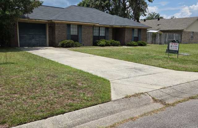 3 Bedroom 2 bath fenced back yard in a quiet neighborhood!! photos photos