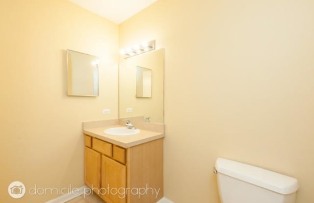 2307 W WOLFRAM ST - 2307 West Wolfram Street, Chicago, IL 60618
