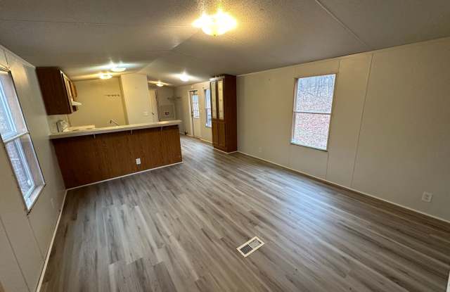 Two bedroom single wide on private lot off Colonial Hwy! photos photos