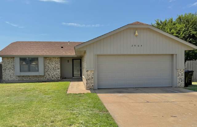 Must see virtually new 3-2-2 home off Broadway in the heart of Moore! photos photos