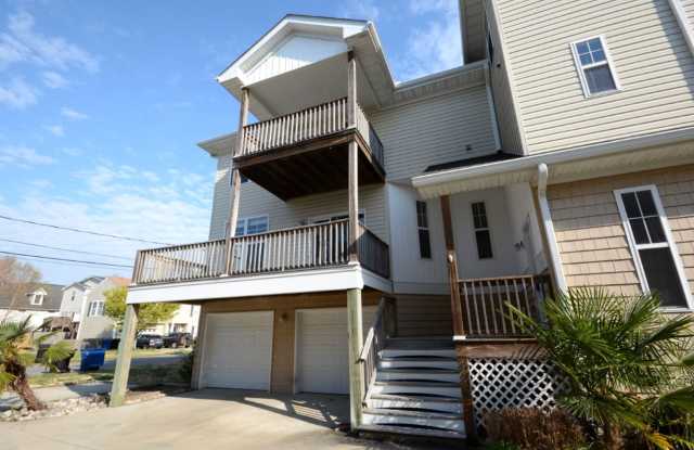 Beautiful 3-story home featuring 3 bedrooms and stylish custom finishes throughout - close to beaches & Norfolk bases! Gallery 4