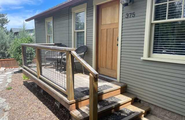 Snow Cottage: 1bd/1ba, Beautiful Full Kitchen, Pets OK photos photos