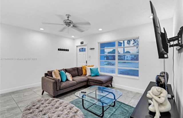 1 Southeast 4th Terrace - 1 Southeast 4th Terrace, Pompano Beach, FL 33060