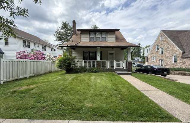 Two-Bedroom House Across from Campus! Gallery 3