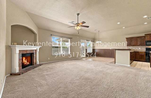 3 Bed + Bonus Room | 2 Bath | Broken Arrow Gallery 3