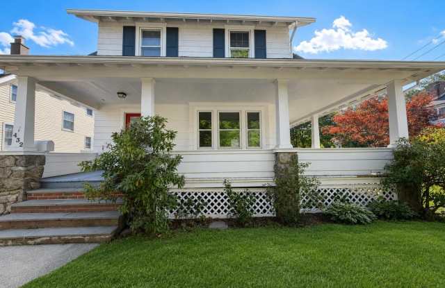 432 Beach Avenue Gallery 1