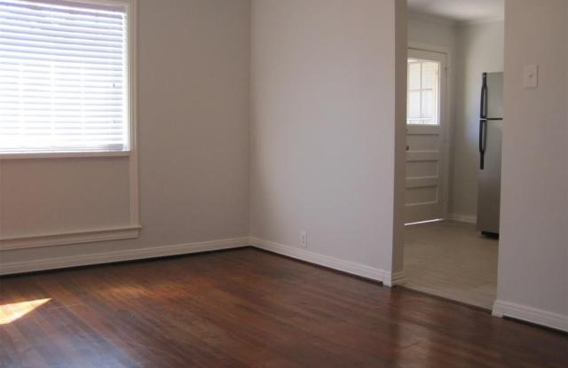 6218 Kenwood Avenue Gallery 3