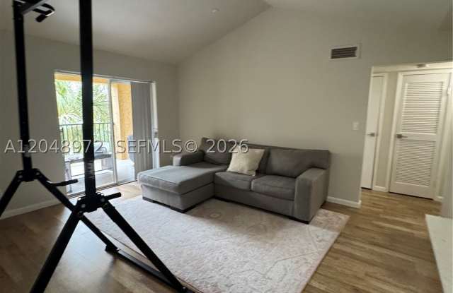 733 Riverside Dr Gallery 4