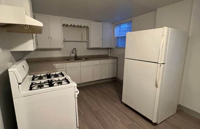 2 Bedroom 1 Bathroom in Delmar Parkway Gallery 3