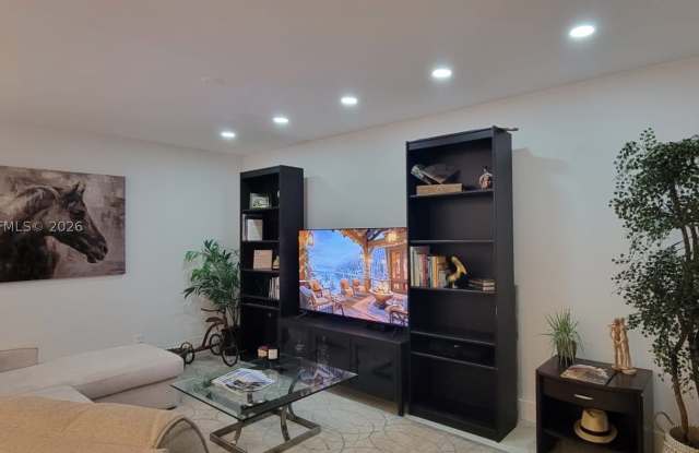 222 Oakridge N Gallery 2