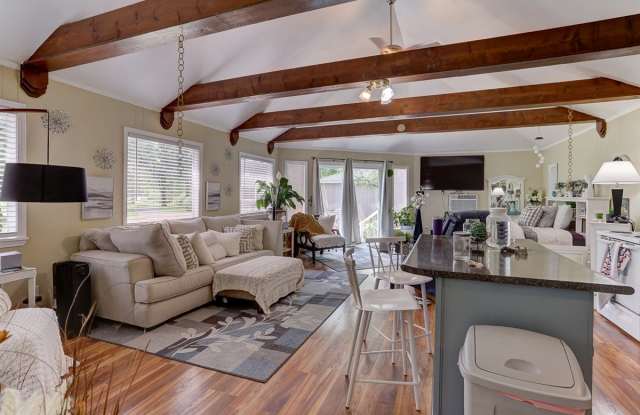 9142 Mineral Wells Road Gallery 1