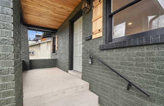 Updated 3-Bed Bungalow | Finished Basement + Garage + Renovated Backyard Gallery 3