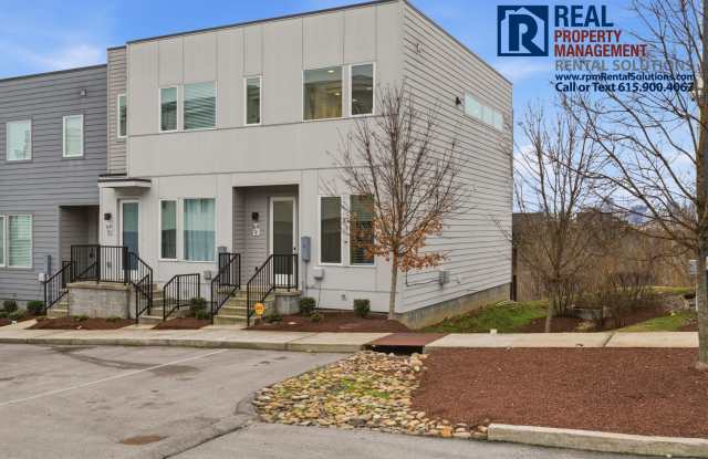 Lovely 2BR/1.5BA end unit townhome 5 mins from Downtown Nashville with washer/dryer included! photos photos