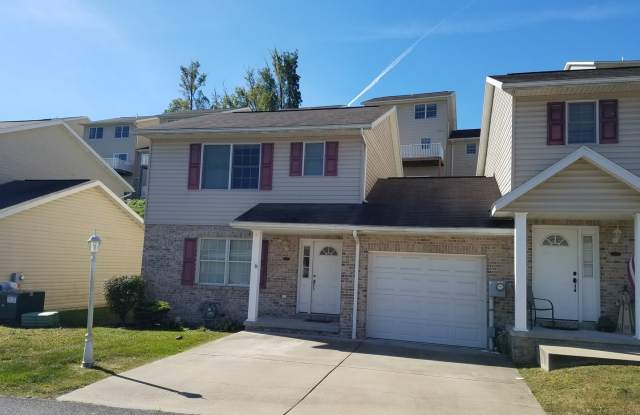 3 Br. 2 1/2 Ba. Town House Near Mileground/Airport Rd - Available 8/05/2026 photos photos