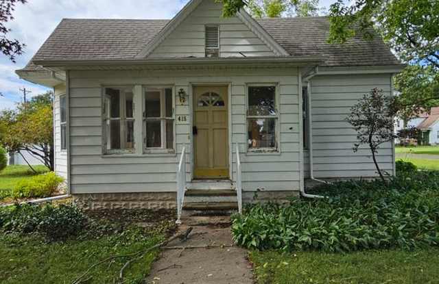Spacious 2bdrm in Minier - 415 North Maple Avenue, Minier, IL 61759