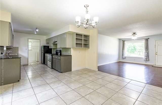 MOVE IN READY! Amazing 3/2 House for Rent Gallery 3