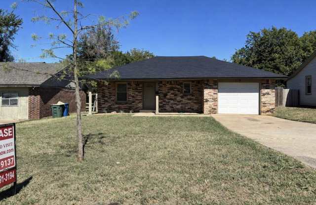 Remodeled 3 bedroom 1 bathroom house in Edmond, OK close to UCO with granite and stainless-steel appliances Gallery 1