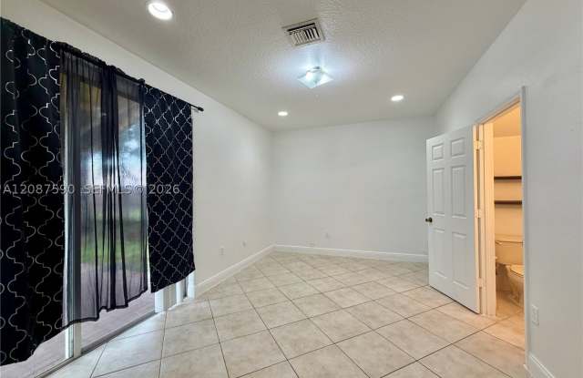 1548 SE 20th Ter Gallery 4