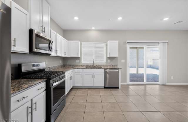 371 Scarlet Pine Court Gallery 4