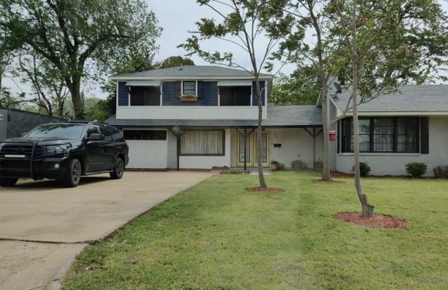 2202 Nw Cheyenne Ave - 2202 Northwest Cheyenne Avenue, Lawton, OK 73505