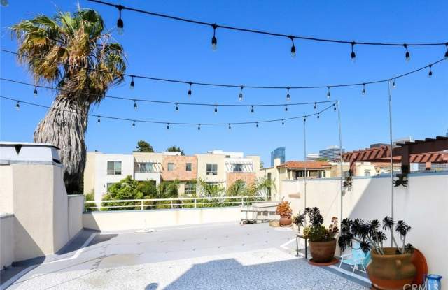 1423 S Beverly Glen Boulevard photos photos
