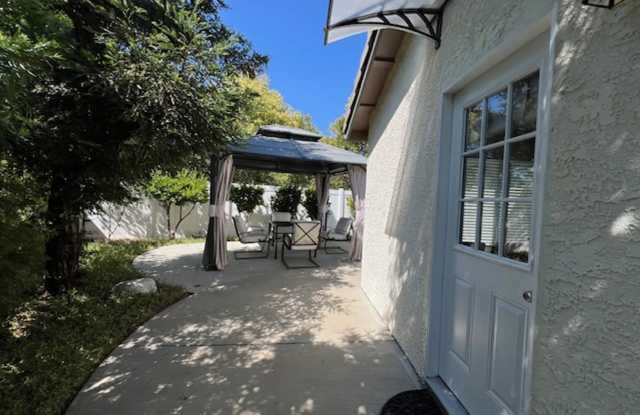 Partially furnished 1+1 w/all appliances + utilities included! photos photos