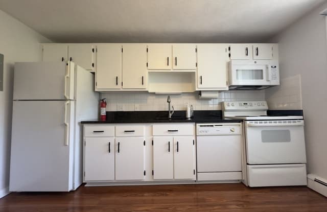 11 Woodcrest Ct unit: 5 photos photos