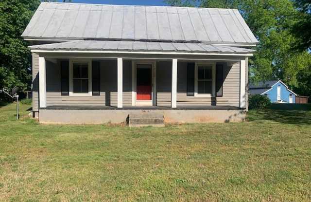 Beautiful 1 bedroom, 1 bath farmhouse with BONUS ROOM photos photos