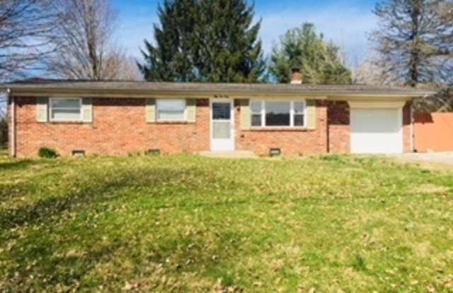 3 Bedroom, 2 Bathroom Home on Bloomington's Westside Gallery 4