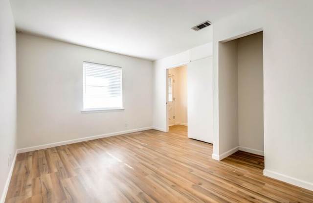 524 N Woods Gallery 2