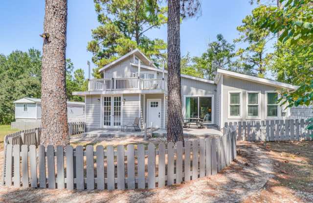 Spacious 2Bed2Bath + Office in Bastrop *SPECIAL* - 372 Plum Street, Camp Swift, TX 78602