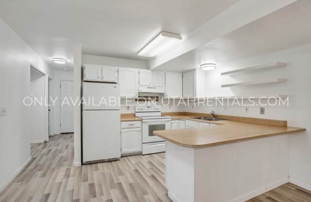 1639 Woodland Dr photos photos