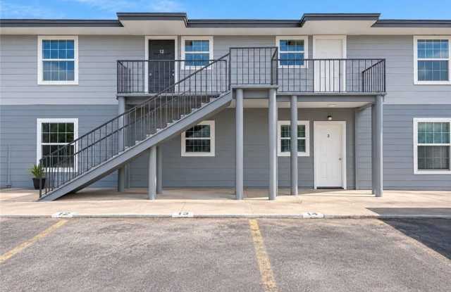 1309 W Saint Francis Avenue W Gallery 1