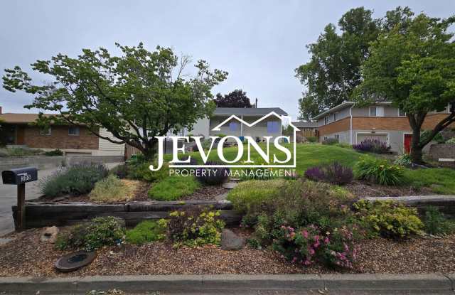 Coming soon! Spacious 4BD/2BA Mid-Century Home | 1,788 Sq. Ft. | Prime Yakima Location! More photos will be available soon! photos photos