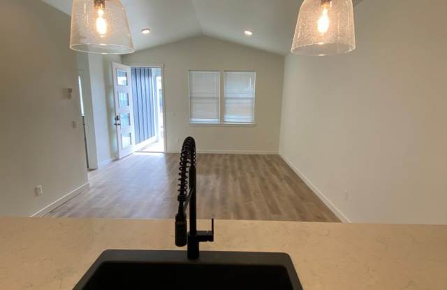 New Home for Lease ! 3br 3ba Gallery 4